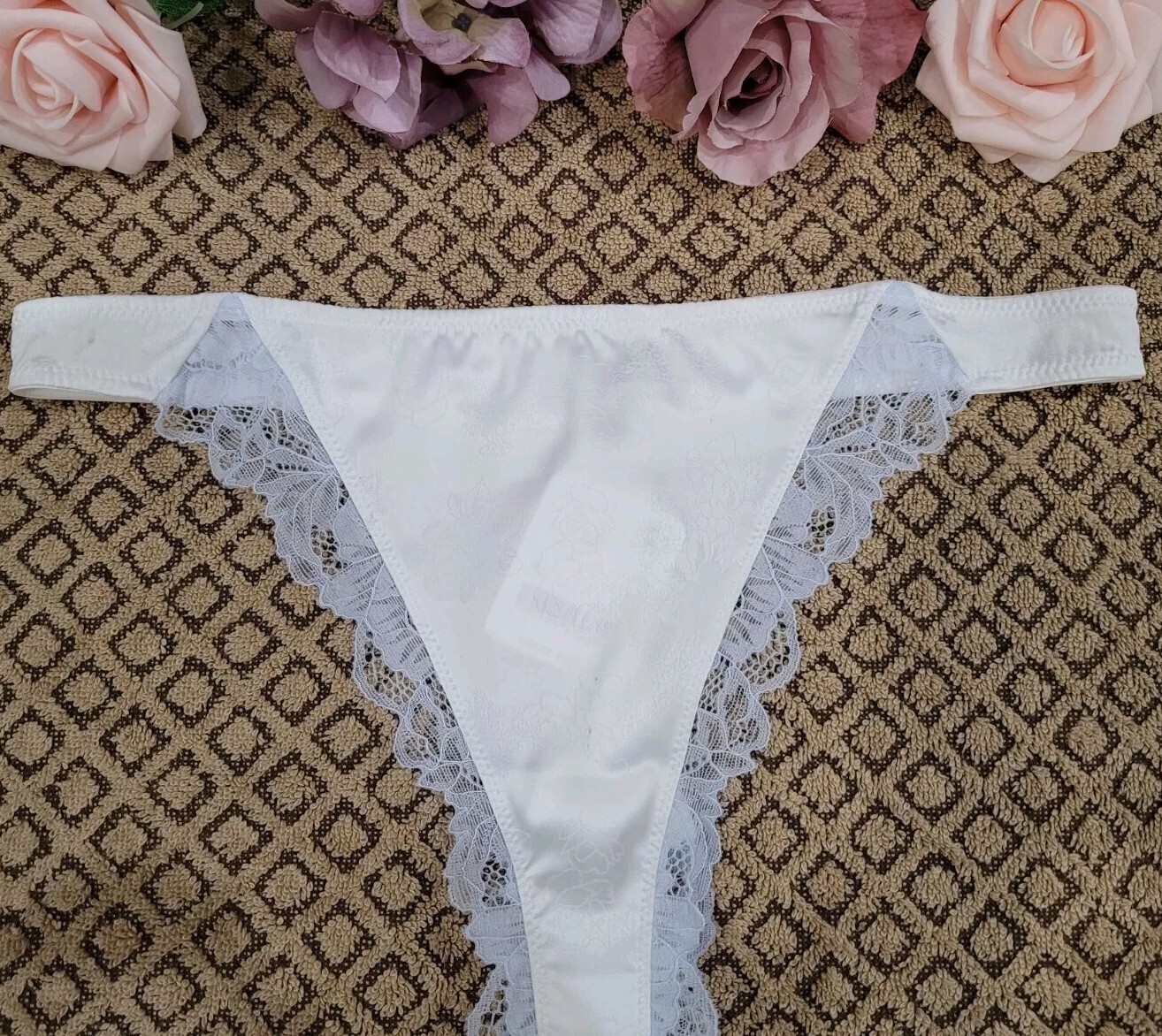 FREE PEOPLE Intimates BUTTERY FEEL LuXury Lace Thong Underwear XS $24.00 nwt