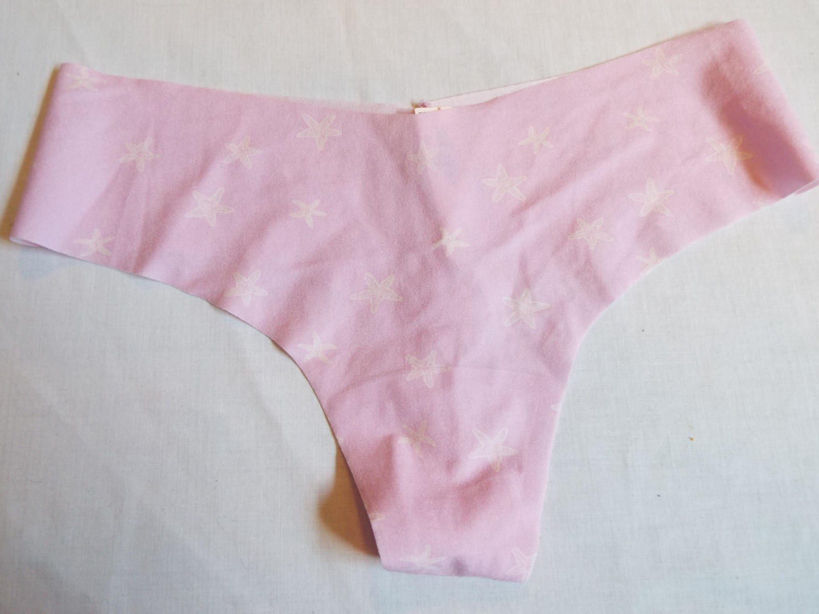 NWT Victoria’s Secret No-Show thong Panty Waterlily Starfish M