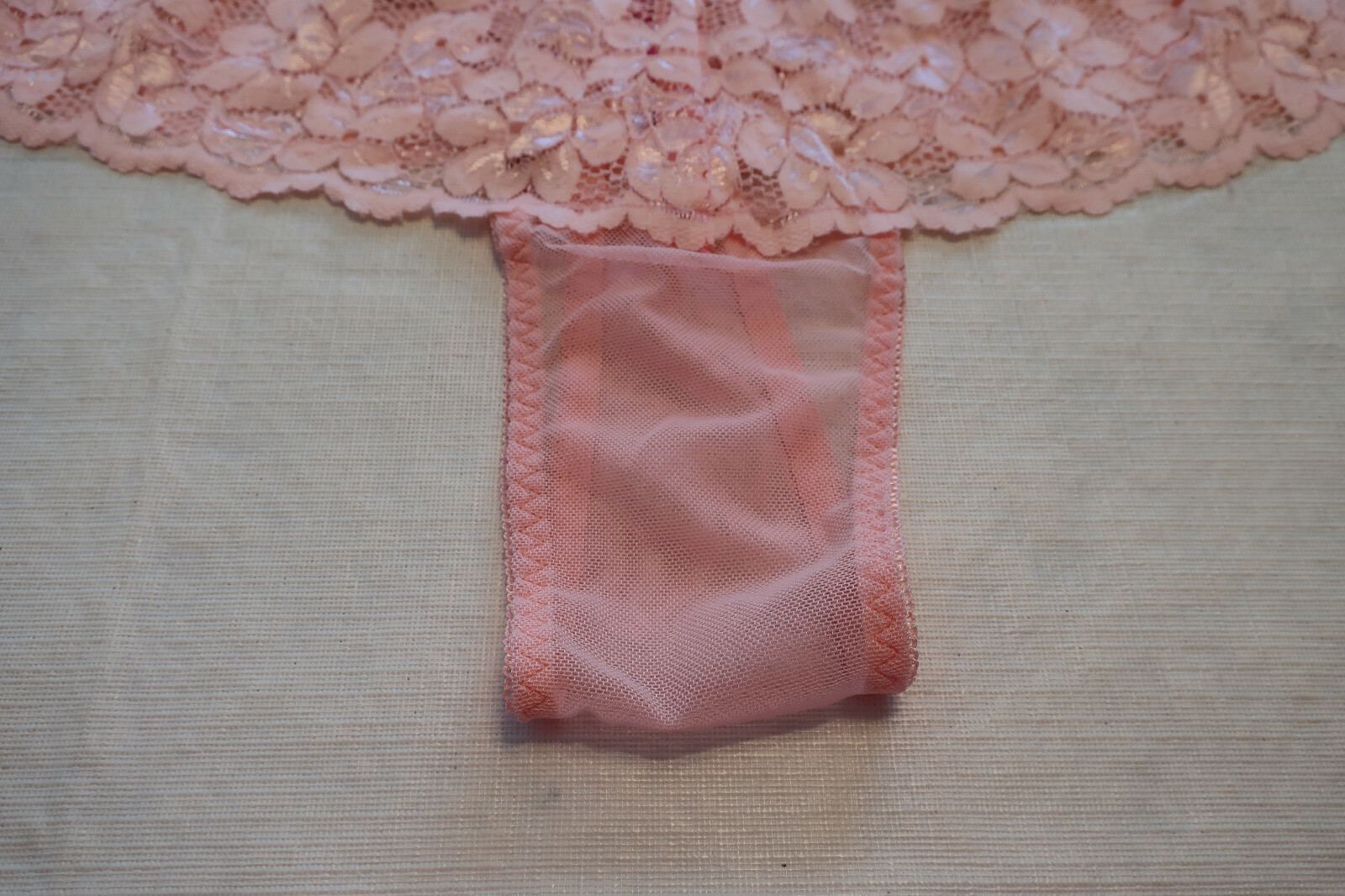 NWOT HIPS & CURVES Pink Lace Hipster Panty, Ribbon Back Closure – Size 3X