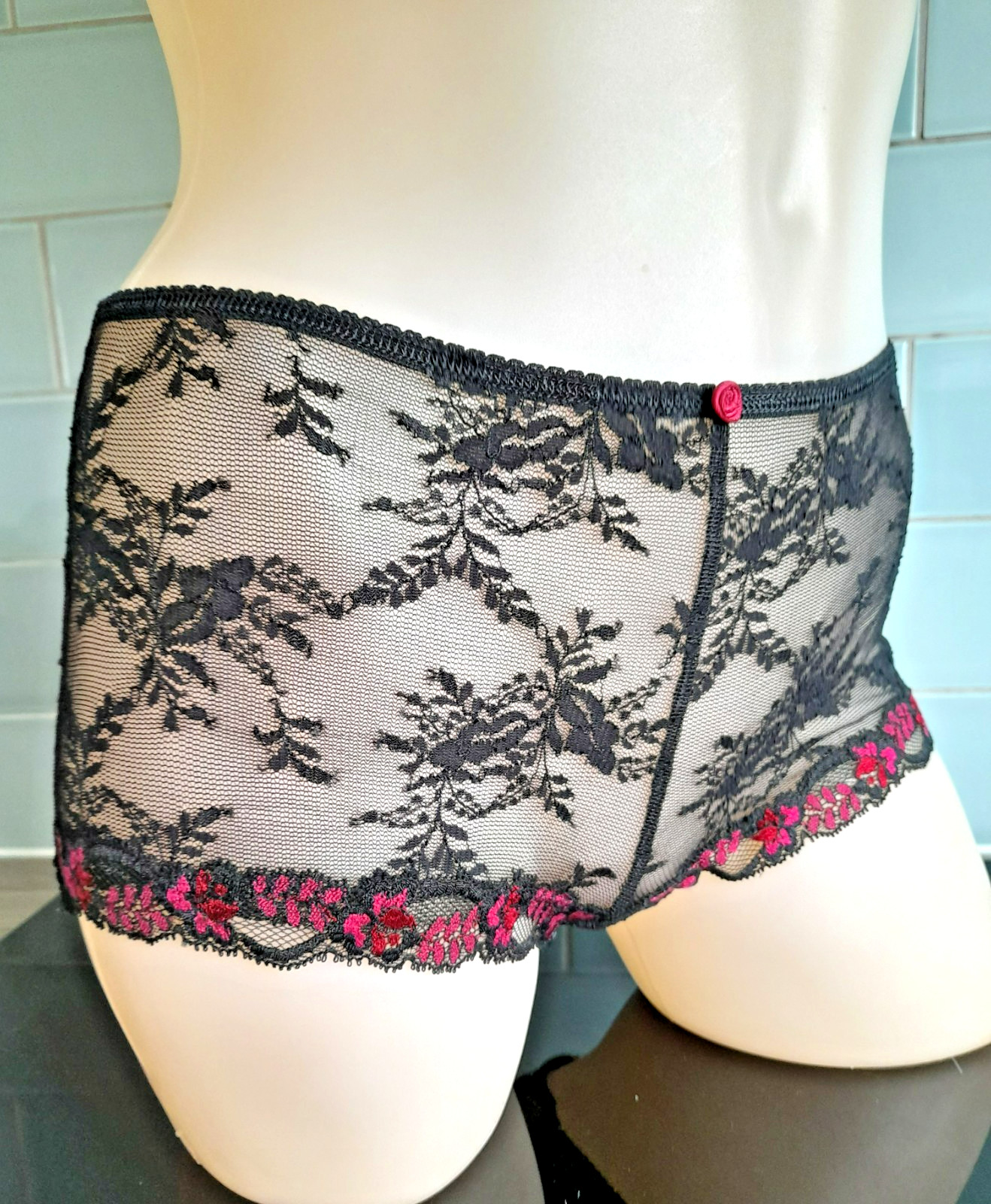 Gossard Black/Red Sheer Embrace Deep Lace Shorts