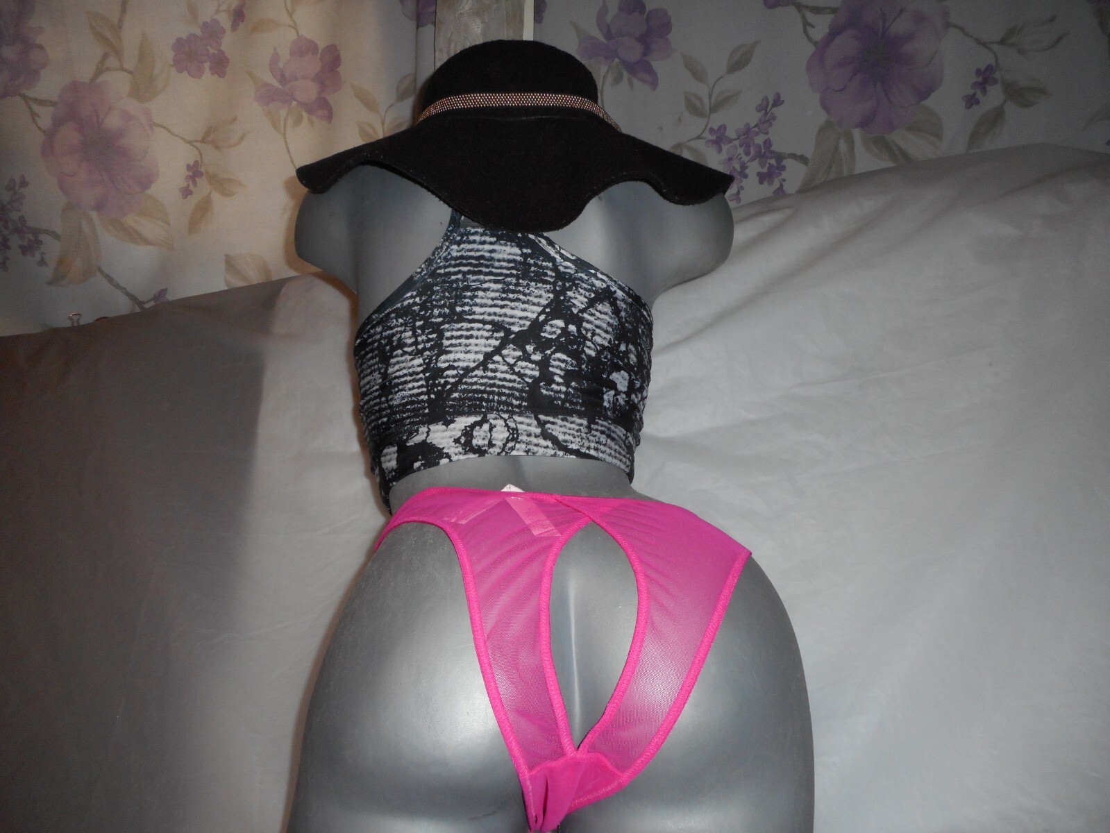 Victoria’s Secret Dream Angels Brazilian Slip Pink Panty Large & Medium