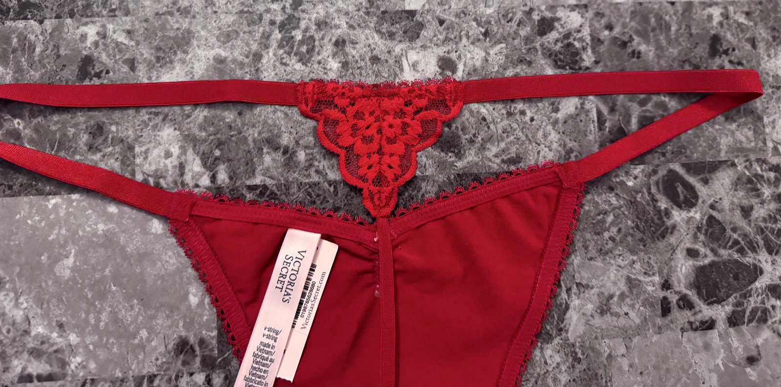 NWT VICTORIA’S SECRET RED RUCHED ROSE APPLIQUE LACE BACK PICOT V STRING PANTIES