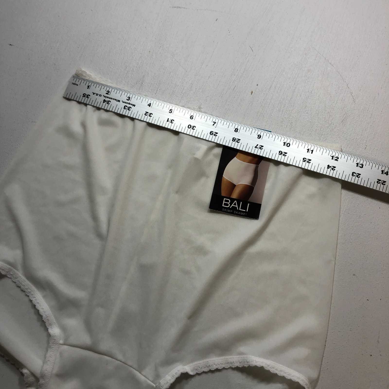 BALI Women’s Skimp Skamp White Brief Size 9 NWT Style #2633 Center Back Seam