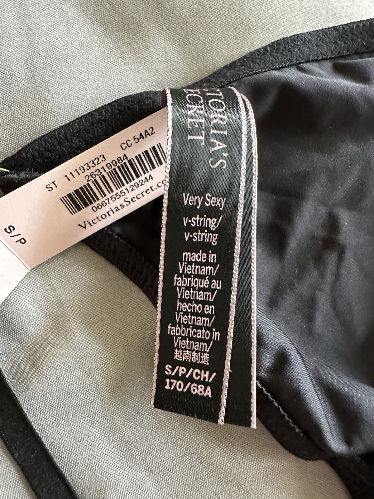 VICTORIA’S SECRET BLACK STAIN SMOOTH-VERY SEXY V-STRING THONG PANTY-W/CHARMS-S/P