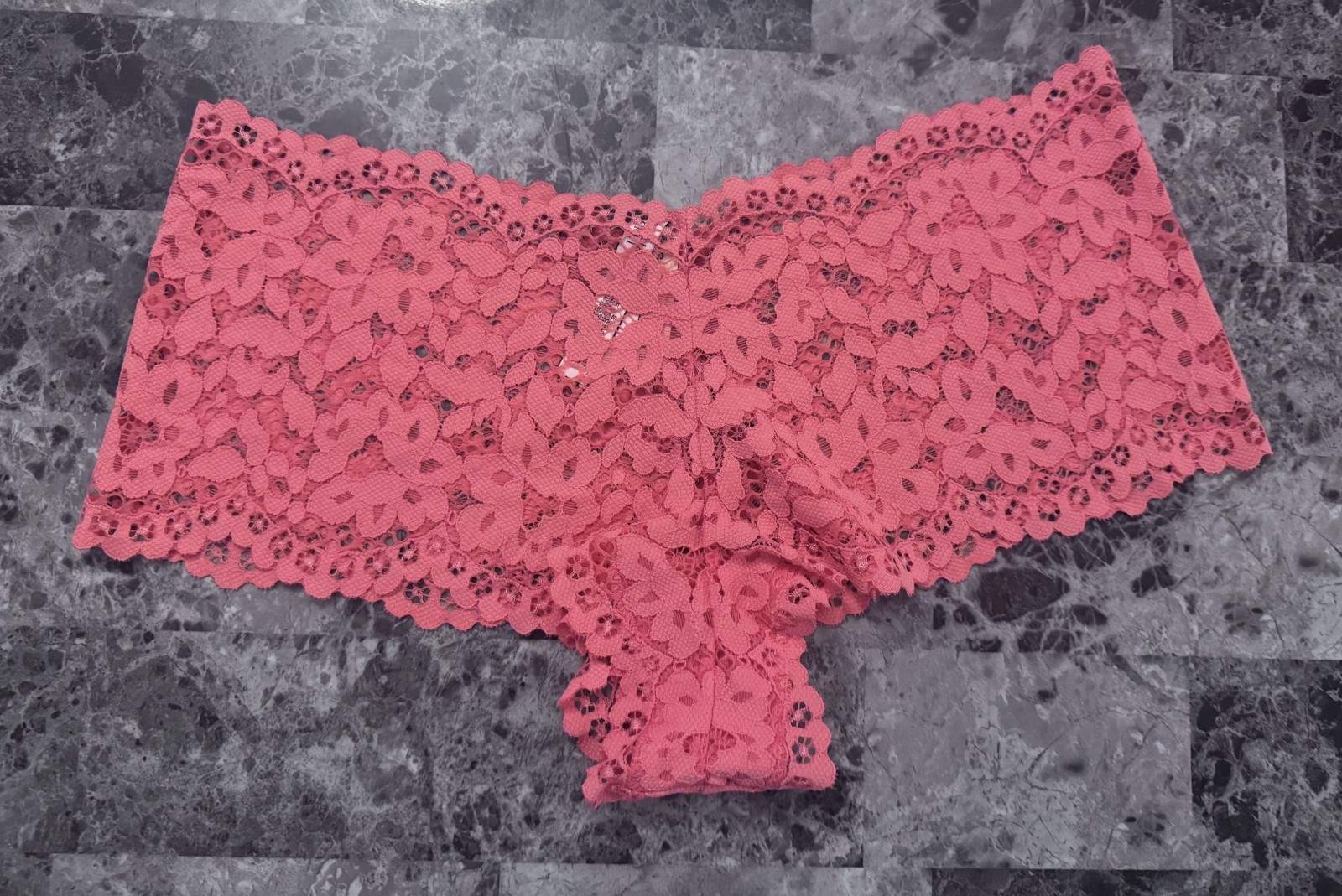 BODY BY VICTORIA’S SECRET M CORAL PINK FLORAL LACE RARE SHORTIE BOYSHORT PANTIES