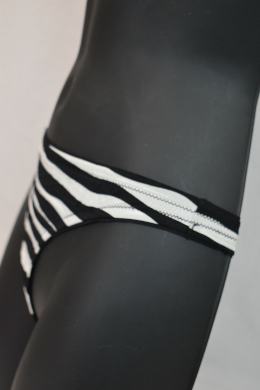 NWT DOLCE GABBANA M51392 BLACK WHITE ZEBRA PRINT LOGO THONG UNDERWEAR S