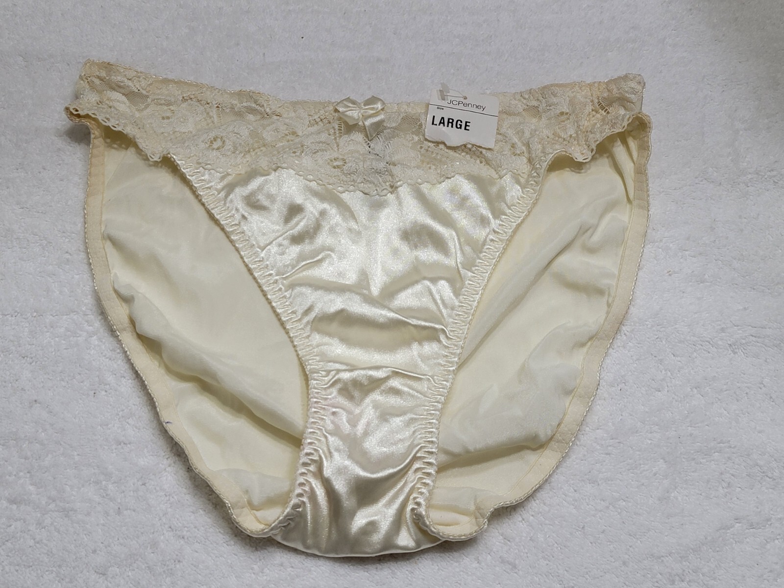 NWTS VINTAGE DELICATES SEXY IVORY SHINY LIQUID SATIN LOOK HI CUT PANTY LARGE