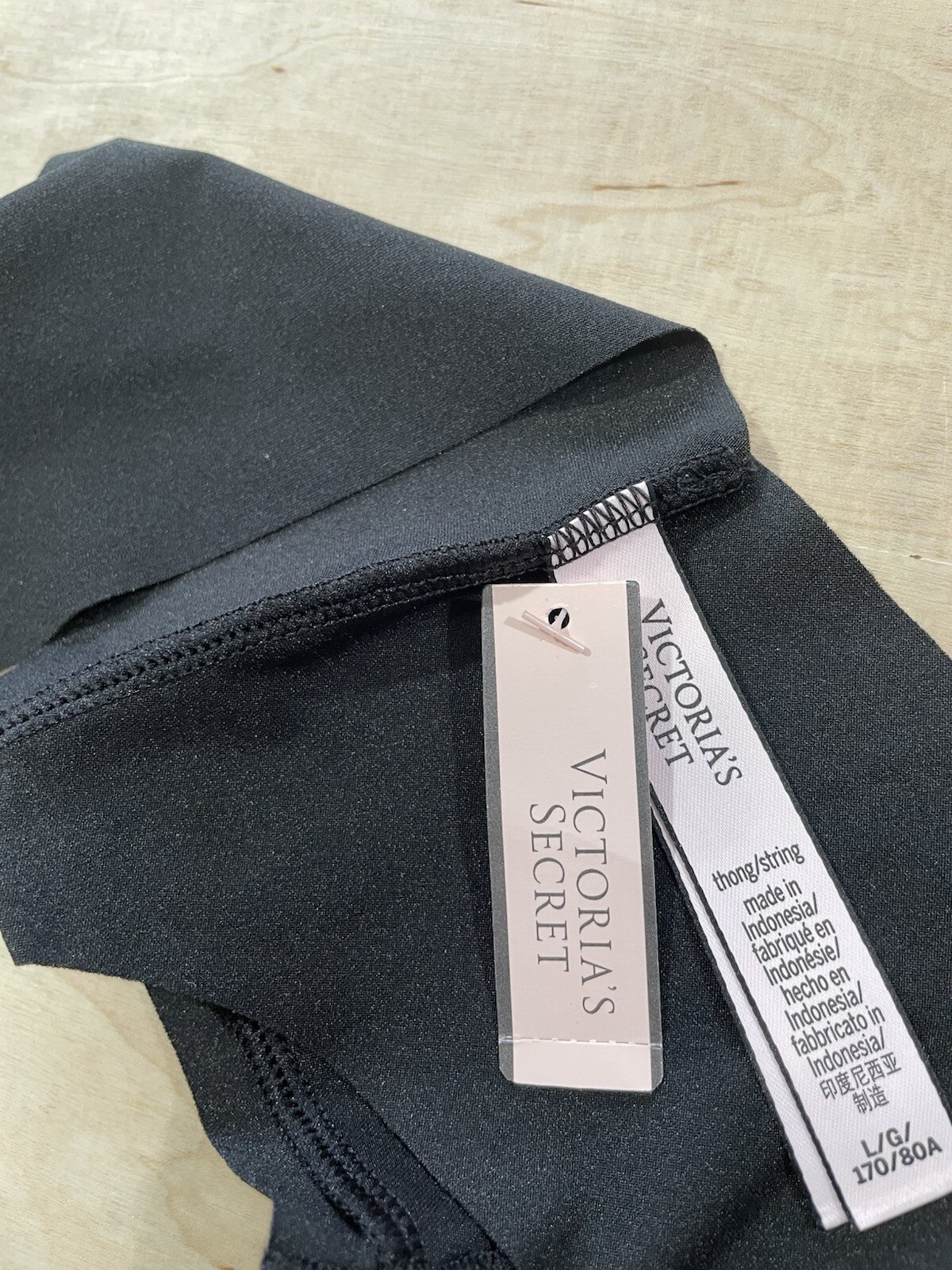 Victoria’s Secret No-Show Thong Panty Lace Detail-Black Size L NWT