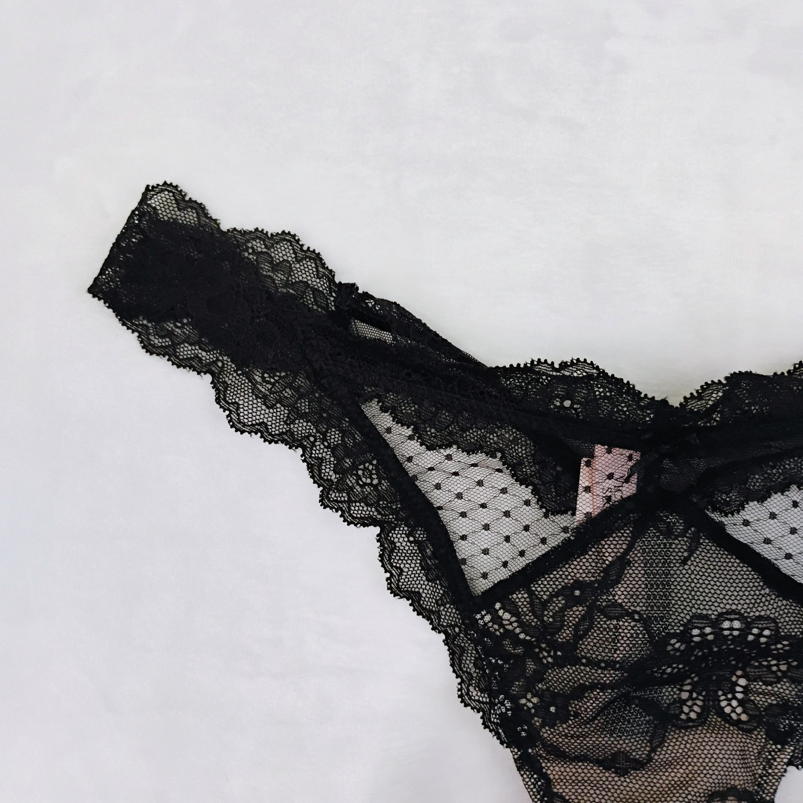Victoria’s Secret Dream Angel Women’s Black Mesh Floral Lace Thong Bow M