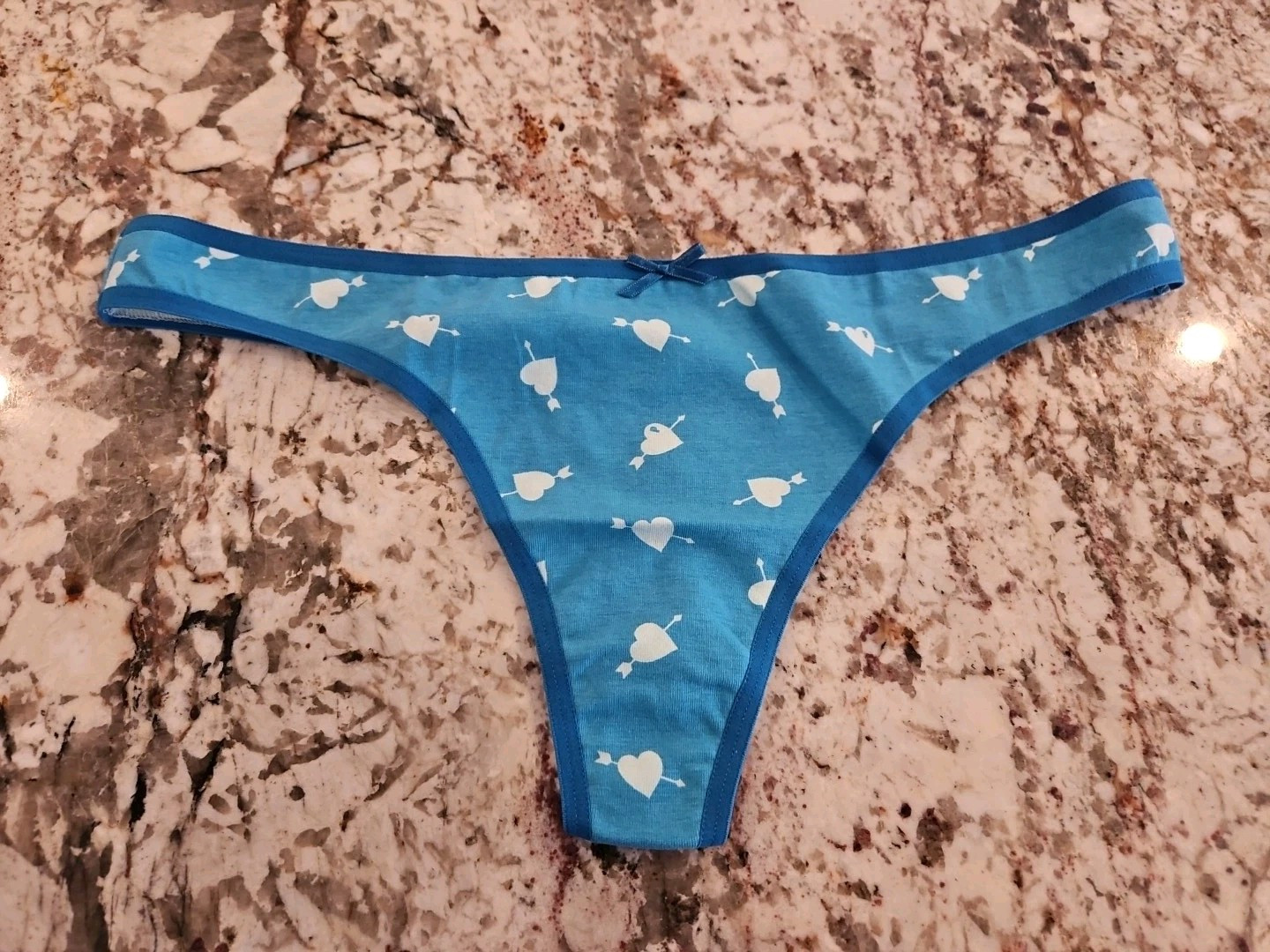 True Vintage Victoria’s Secret Pink Heart Arrow Skinny Side Thong Large