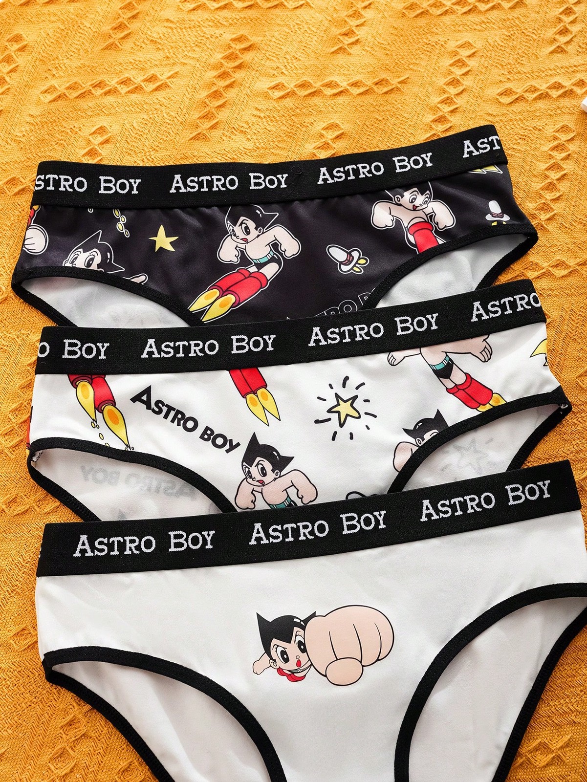 Astro Boy Set of 3 Ladies Briefs with Colourful Graphics and Contrast Details Cheap24