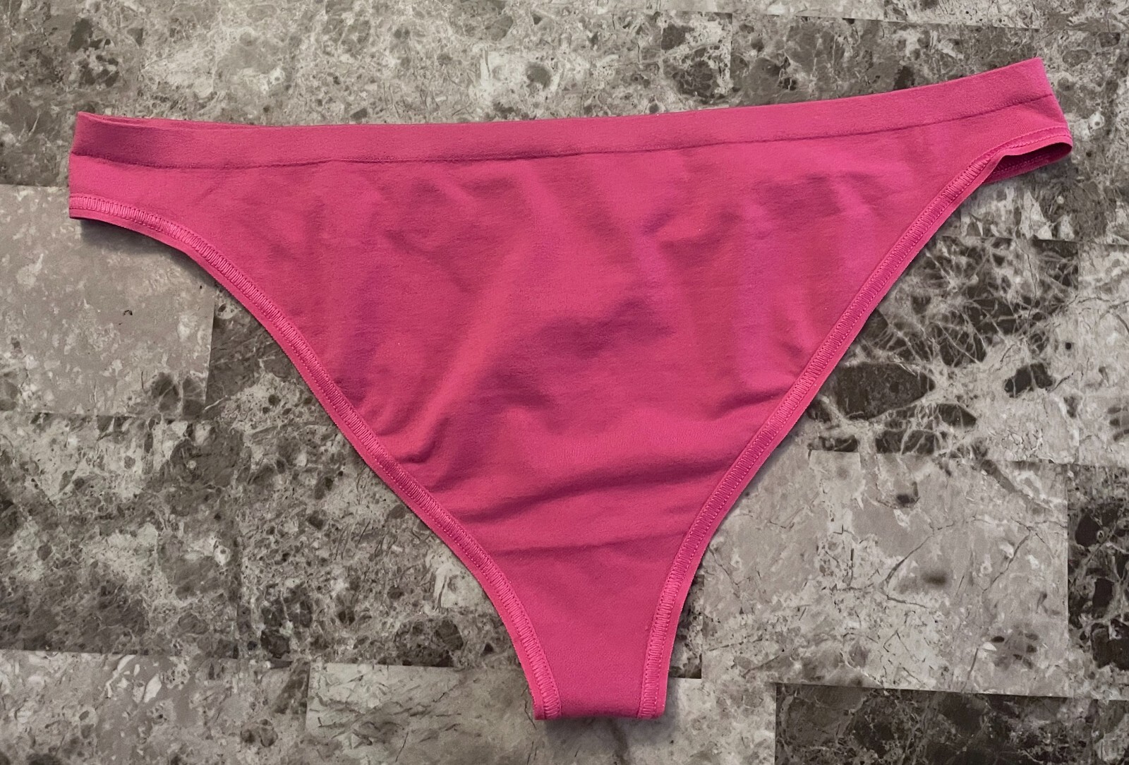 NWOT BODY BY VICTORIA’S SECRET XL PINK SEAMLESS VINTAGE RARE THONG PANTIES