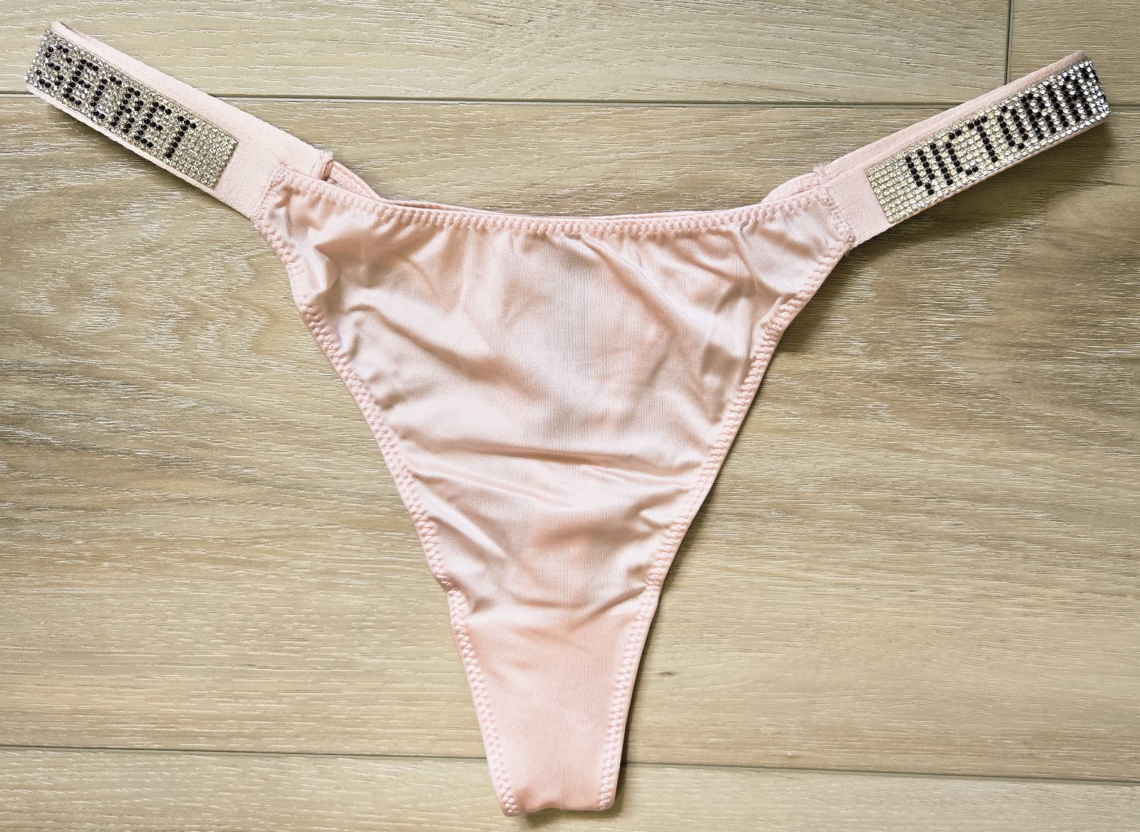 NIB Victoria’s Secret Peach Silky Smooth Logo Shine Strap Thong Panties XL