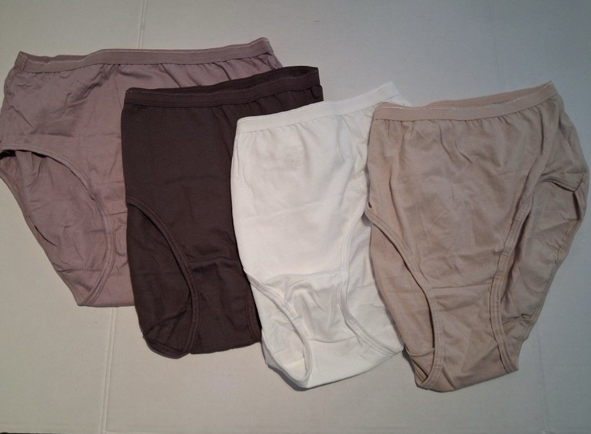Women’s Cotton Brief Underwear 4 pack size large(12/14). (AB)