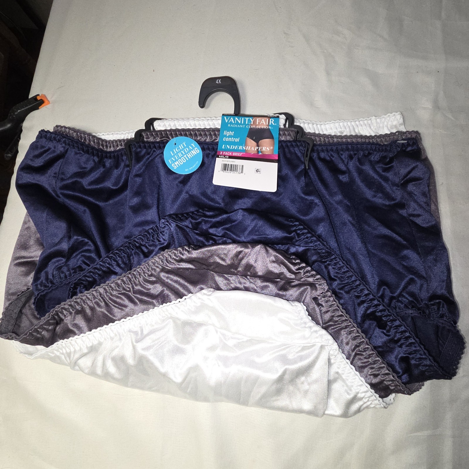 NWT Vanity Fair Radiant Collection 3 Pack Briefs 4X. Navy, Gray, White.