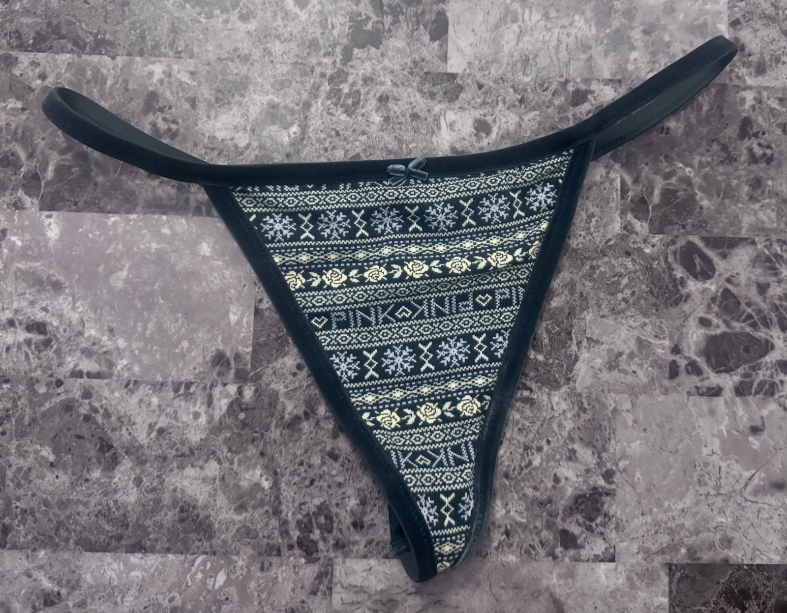 NWT VICTORIA’S SECRET PINK L GREEN FAIR ISLE VELVET TRIM BOW V STRING PANTIES