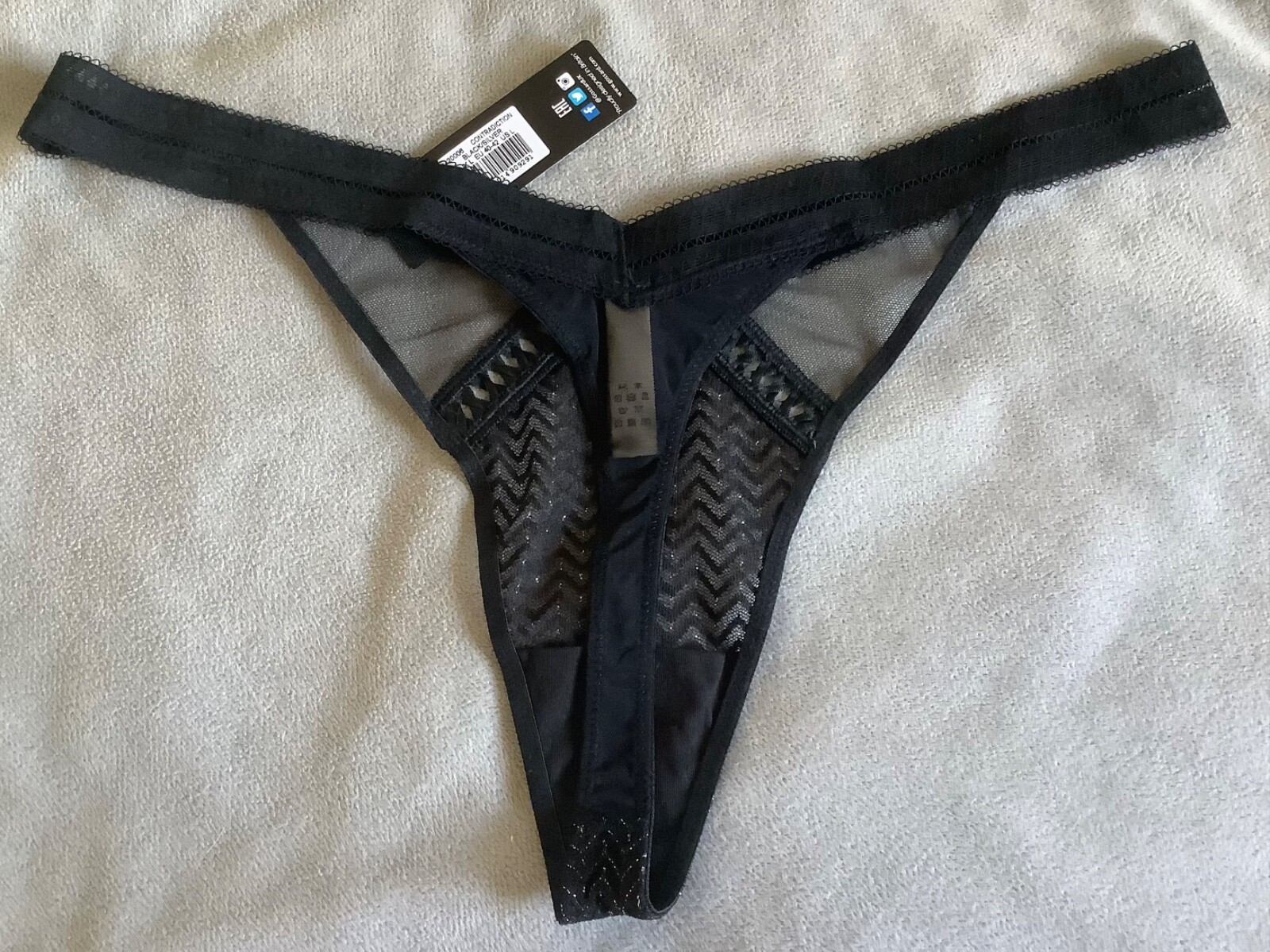 GOSSARD – “Contradiction” Black Sparkly Thong Lace & Lurex Size Large -BNWT