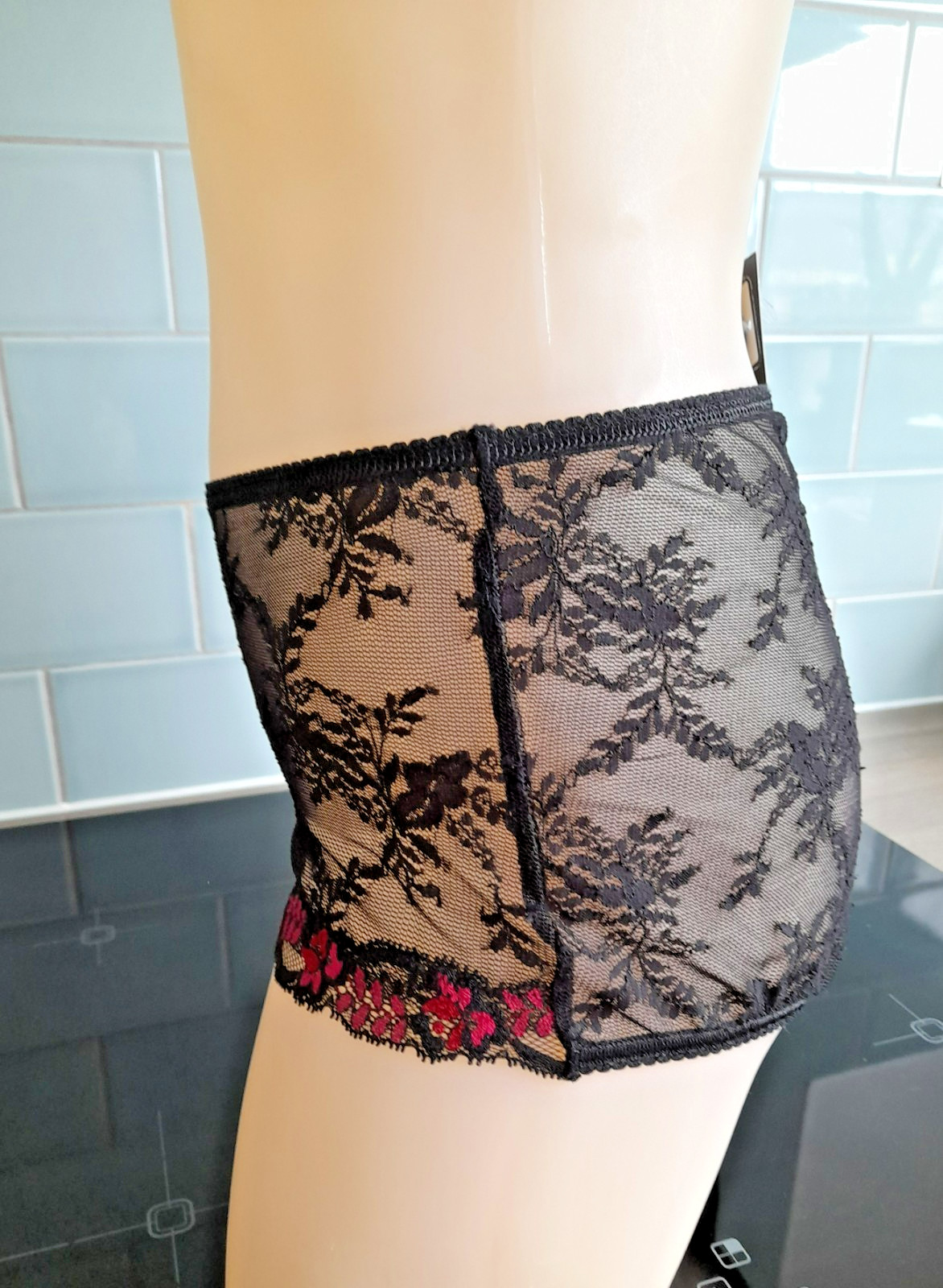 Gossard Black/Red Sheer Embrace Deep Lace Shorts