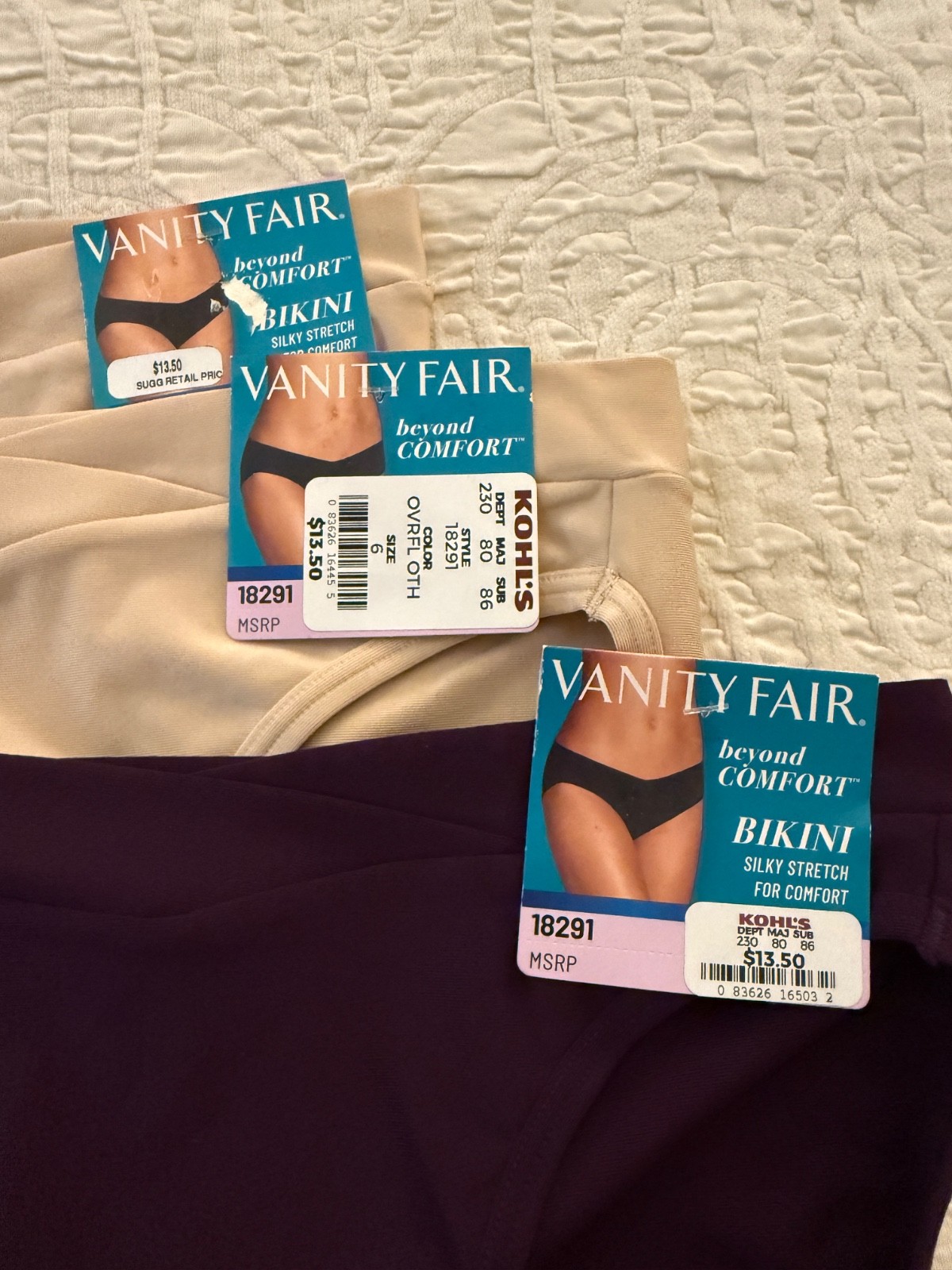 NWT – Lot of 3 pairs of Vanity Fair bikinis panties, size 6 M