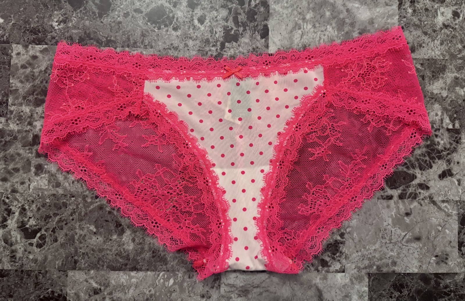 VICTORIA’S SECRET M SMOOTH WHITE NEON RED POLKA DOT LACE RARE HIPHUGGER PANTIES