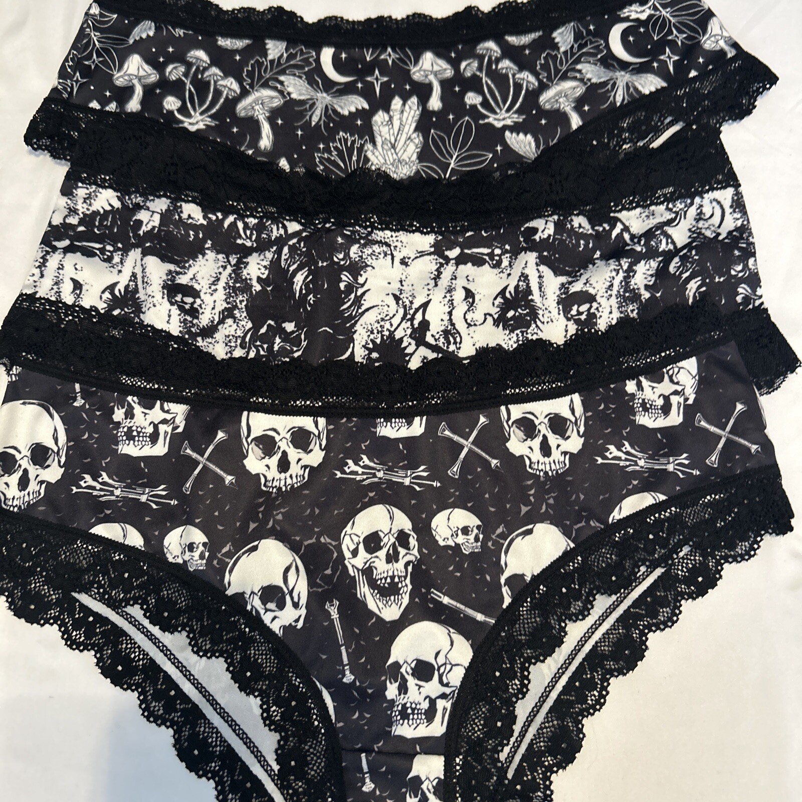 Morvia 3pk lace trim goth Emo panties M skulls stars Moons & Skulls Lingerie