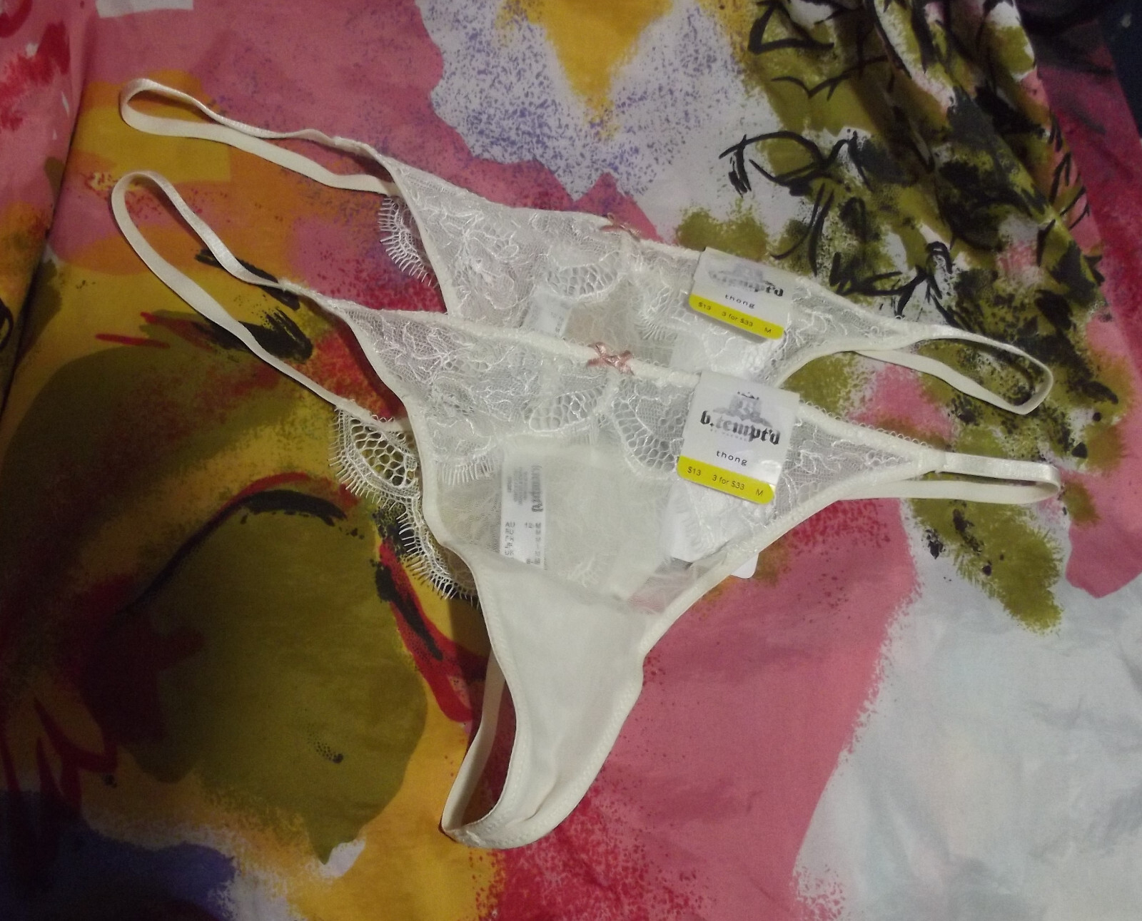 2 NEW B.TEMPT’D BY WACOAL 976361 275 LACE & MESH G-STRING PANTIES M