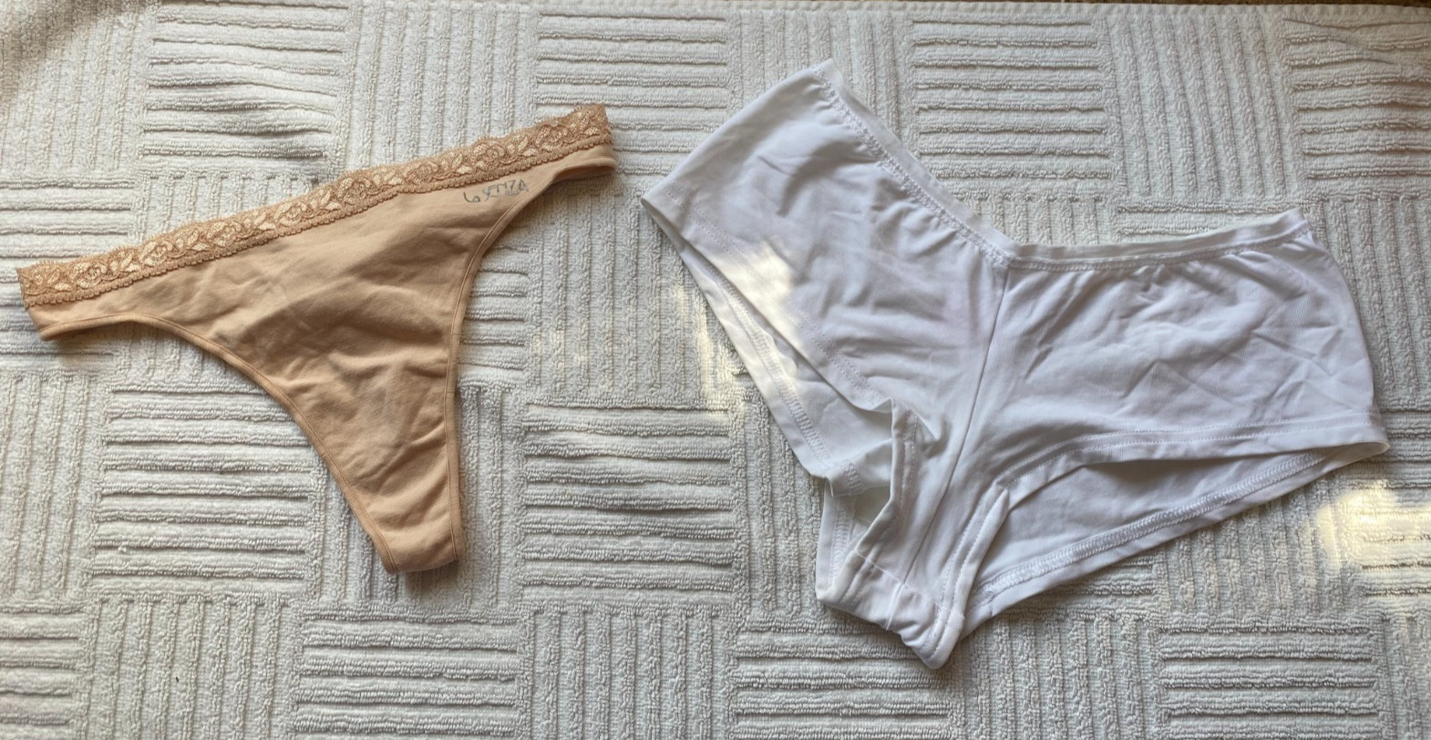 2 x La Senza Ladies Knickers Beige Thongs & White Shorts – Size UK 8 and Small