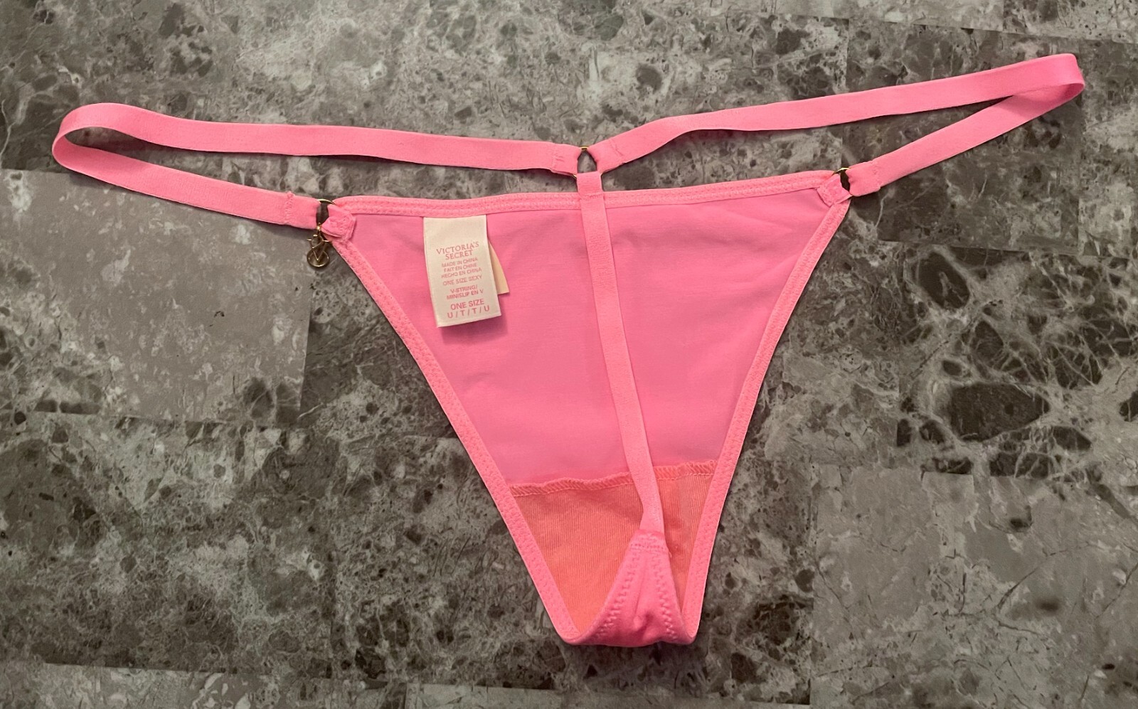 VICTORIA’S SECRET O/S PINK GOLD CHARM SATIN SMOOTH VINTAGE RARE V STRING PANTIES