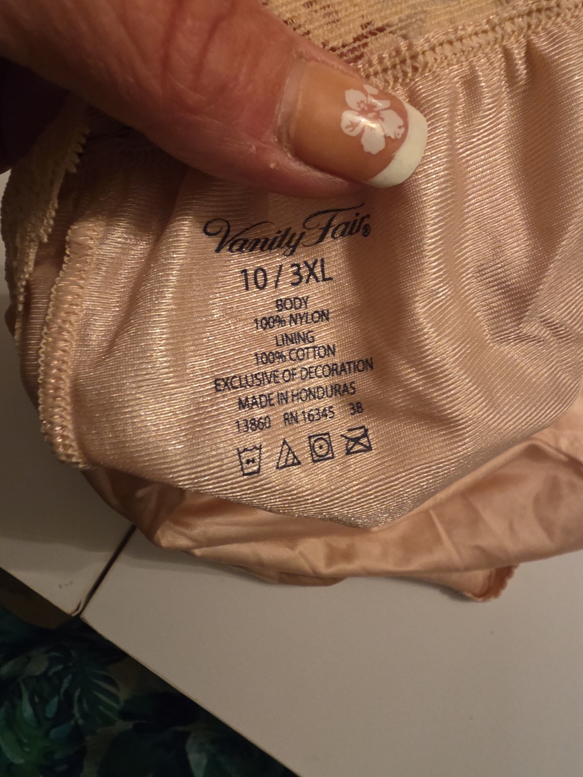 VanityFair “Perfectly Yours” Lace Nouveau Brief Panties 10/3XL Lot Of 3
