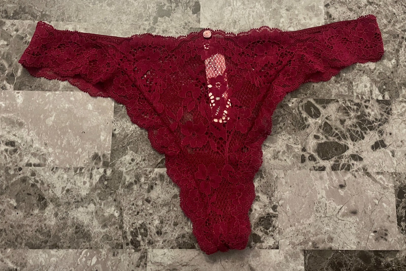 NWT VICTORIA’S SECRET LARGE RED MAROON PINK ROSE FLORAL APPLIQUE THONG PANTIES