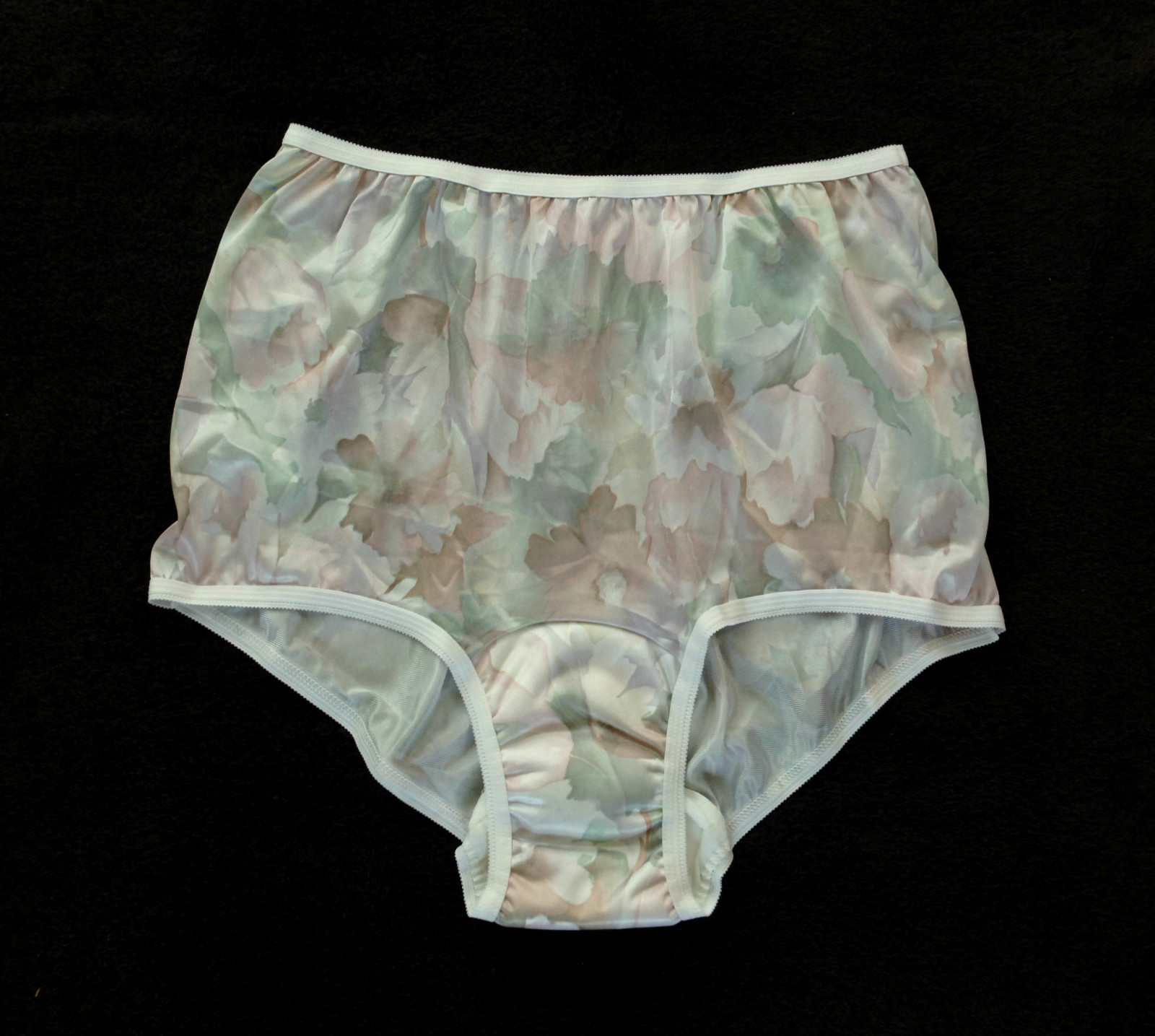 WEAREVER 100% Polyester Women’s Abstract Full-Cut Sanitary Brief Plus Size 3XL