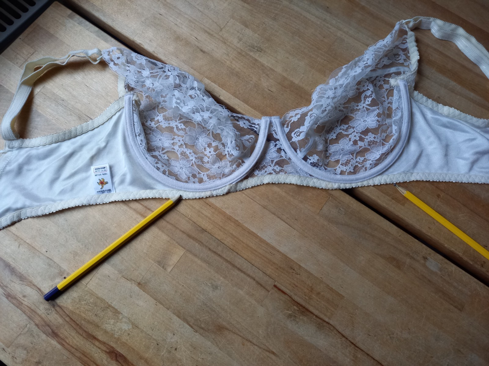 40DD White Bra with Full Lace Cups Underwire Bra 40DD BRAND NEW