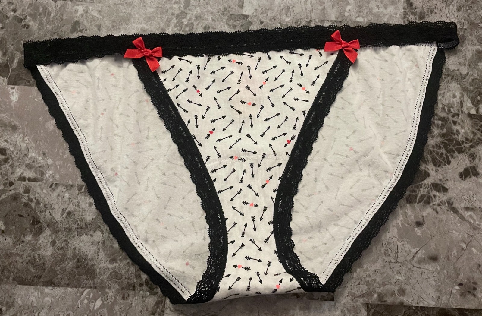 NWT VICTORIA’S SECRET L ARROW PINK RED HEART LACE BOW RARE STRING BIKINI PANTIES