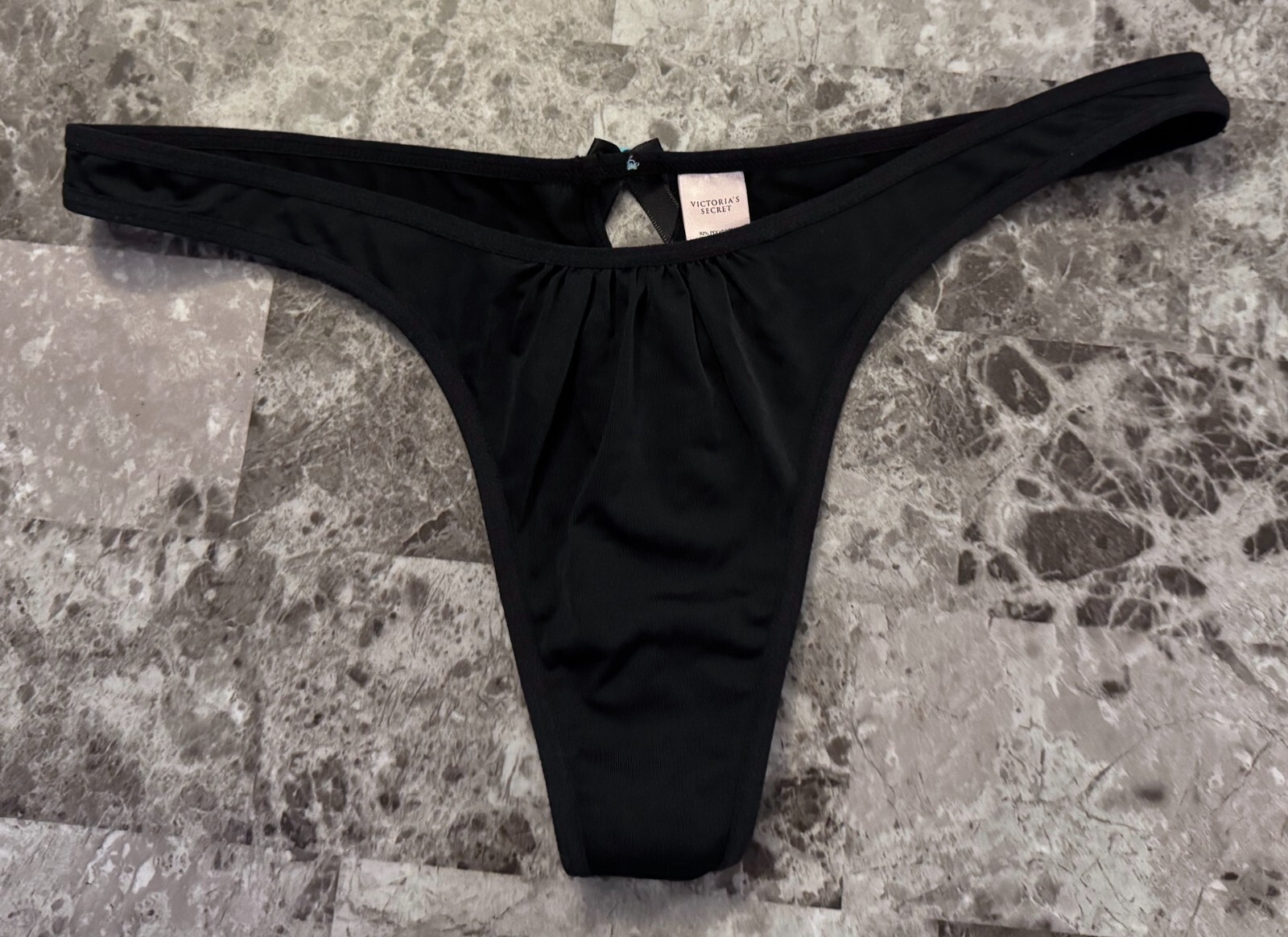 NWOT VICTORIA’S SECRET M SMOOTH KEYHOLE ROSE APPLIQUE VINTAGE RARE THONG PANTIES
