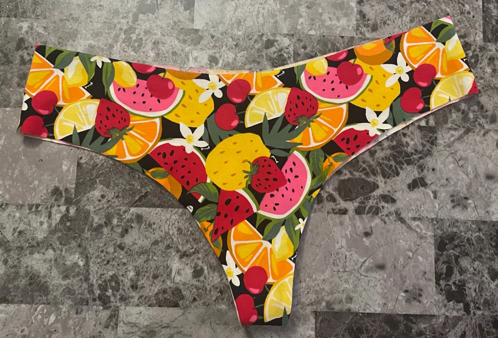 VICTORIA’S SECRET PINK XL WATERMELON CHERRY COTTON BLEND NO SHOW THONG PANTIES