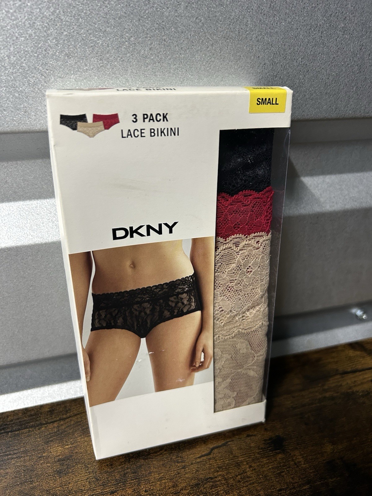 BRAND NEW DKNY Women’s Lace Collection Bikini 3-Pack Size SMALL black Red Beige