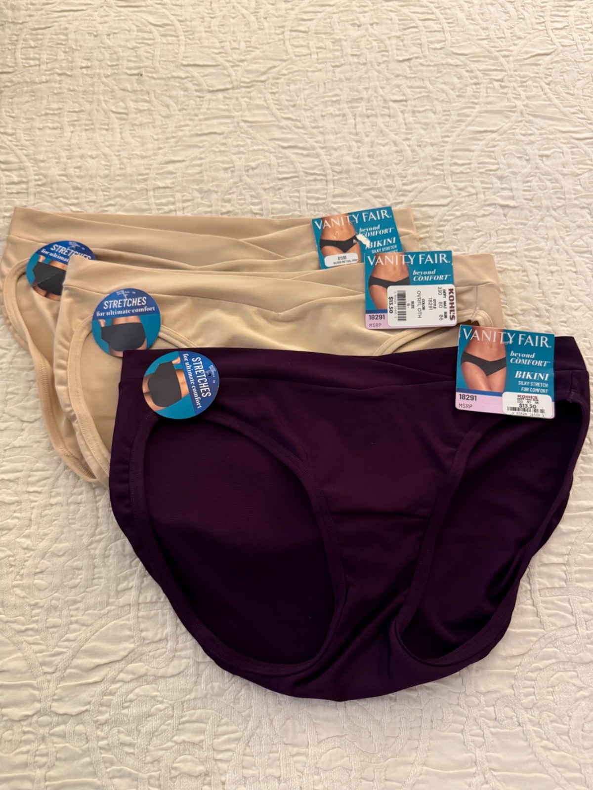NWT – Lot of 3 pairs of Vanity Fair bikinis panties, size 6 M