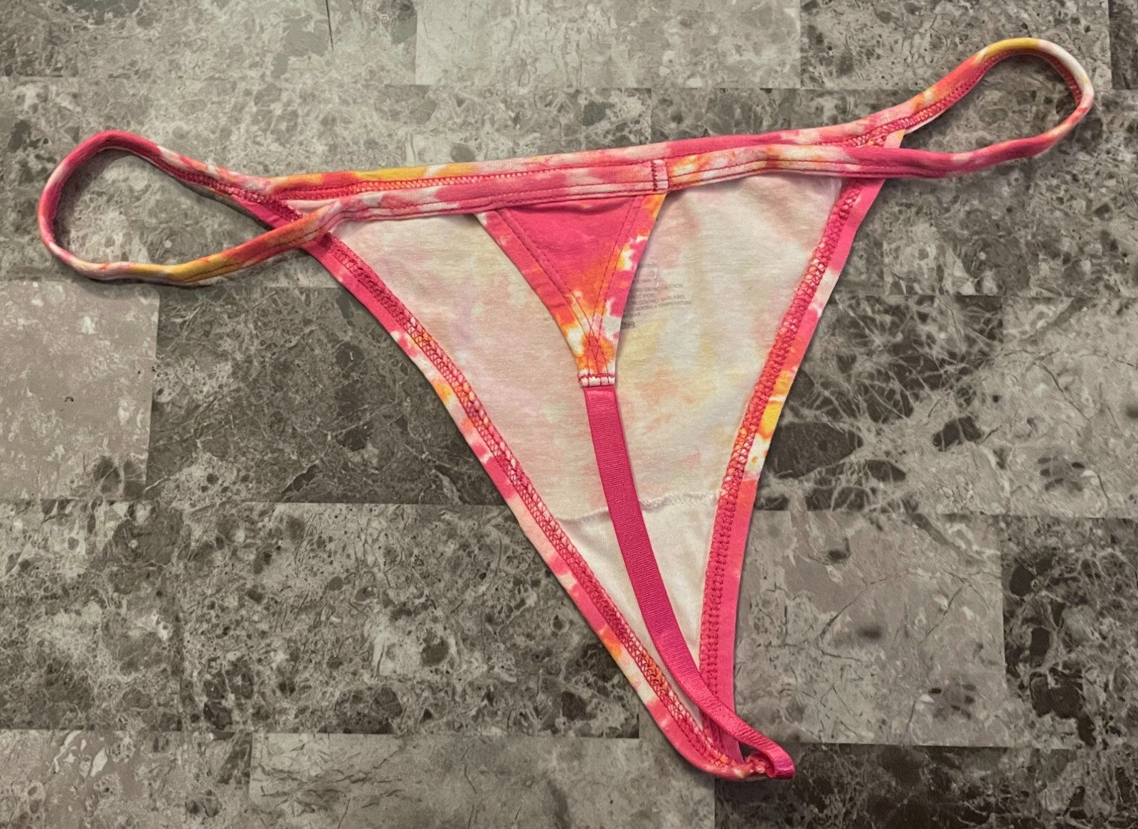 NWOT NOBO NO BOUNDARIES XXL PINK YELLOW WHITE TIE DYE V STRING THONG PANTIES