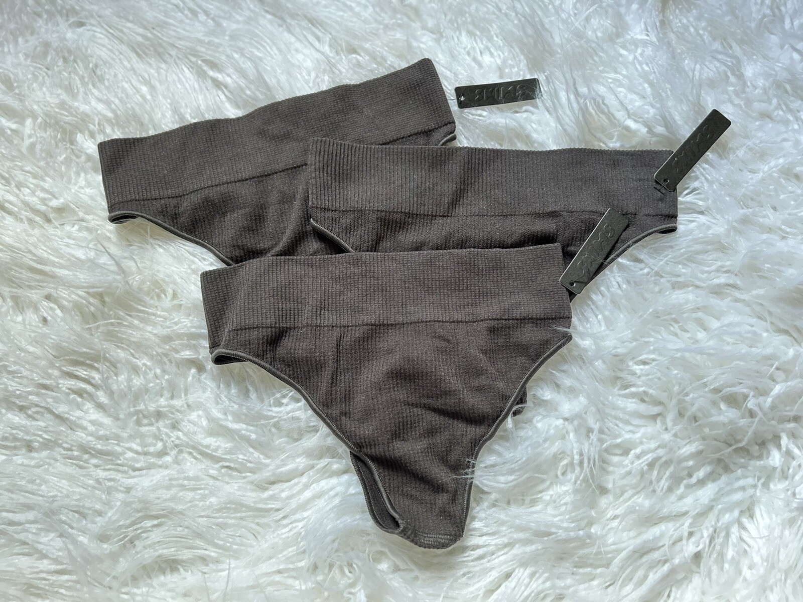 SKIMS XXS/XS Seamless Ribbed Thong Bundle – Bundle Of 3 – Soot NWT