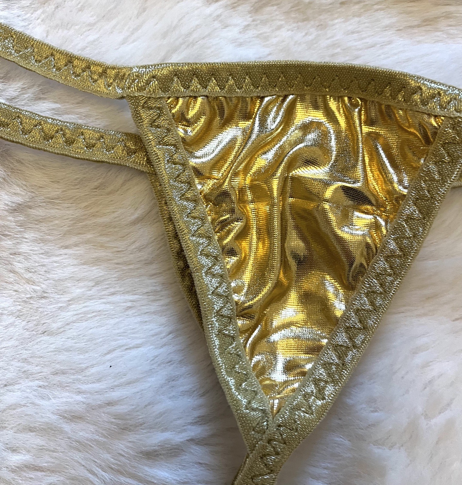 Beautiful Quality Sexy Gold Metallic Low Rise Style Thongs – Size 8 – New