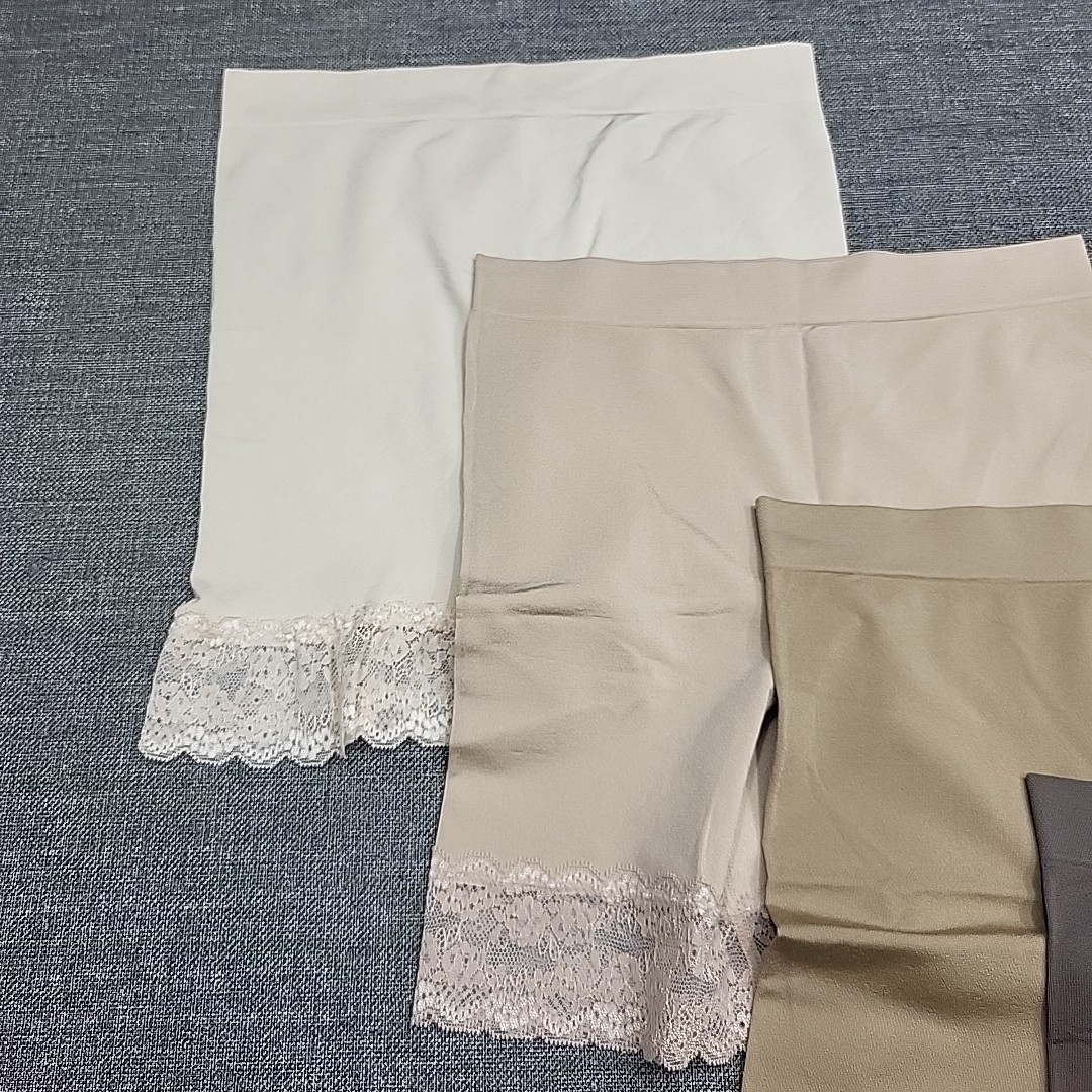 Breezies Women’s Set of 4 Mid Thigh Shorts Panties Size Small