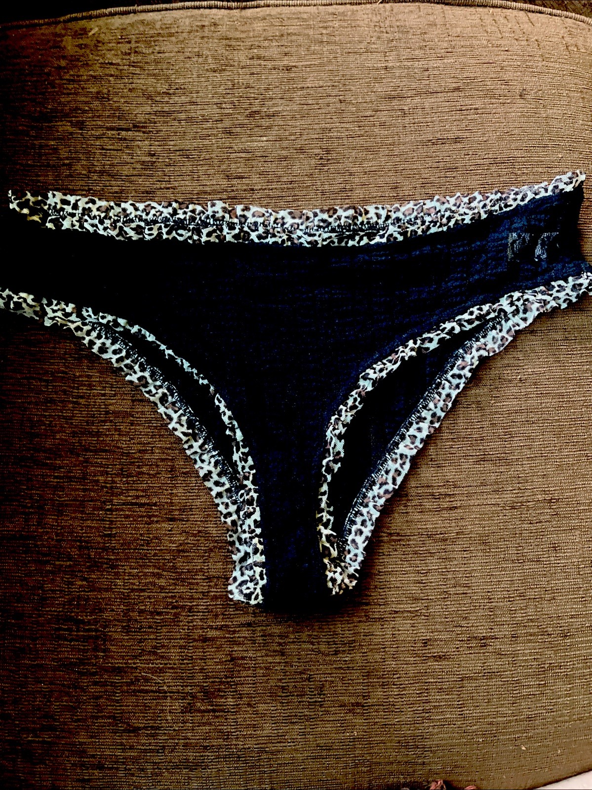 VICTORIA SECRET VERY SEXY UNIQUE CHEEKY BLACK/CHEETAH PANTIES SIZE L NEW
