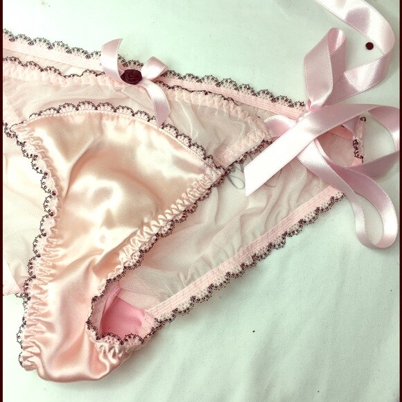 Brand New – Agent Provocateur Pink Tie Side Knickers – One Size Fits All.