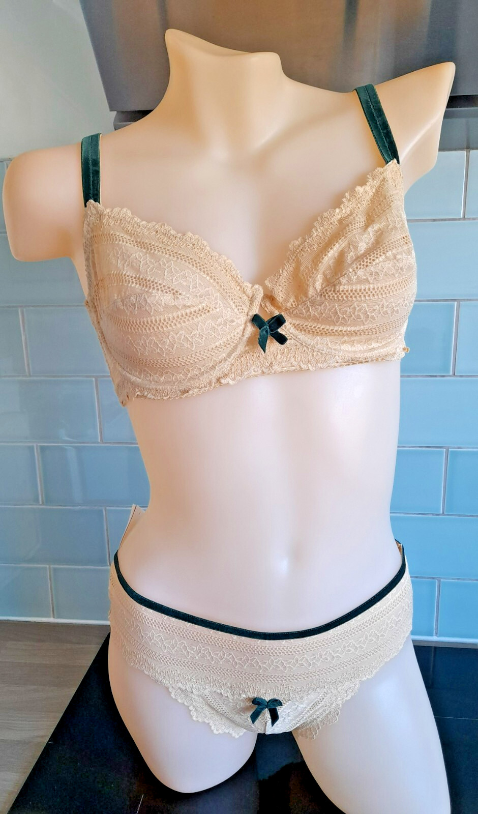 Verdissima GYPSY Beige Lace With Green Velvet Details Brief L