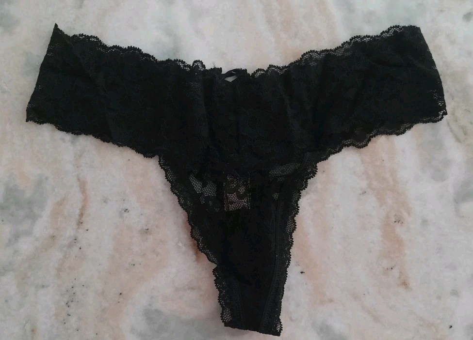 Victoria’s Secret – Posey Lace Lace-Up Thong Panty – Black – XS