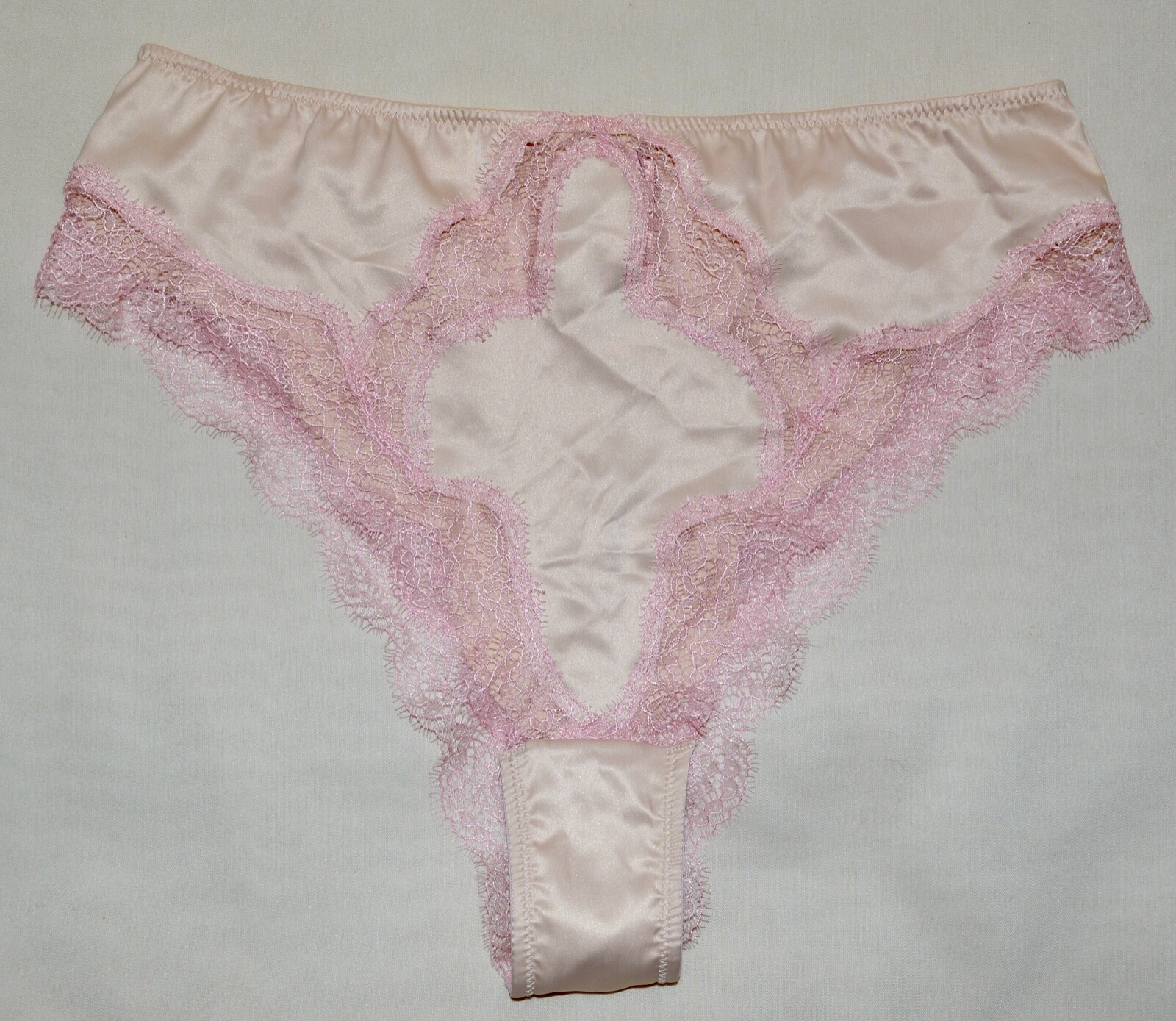 Victoria’s Secret Dream Angles Brazillian /Slip Panty Cream Pink Size Med NWT