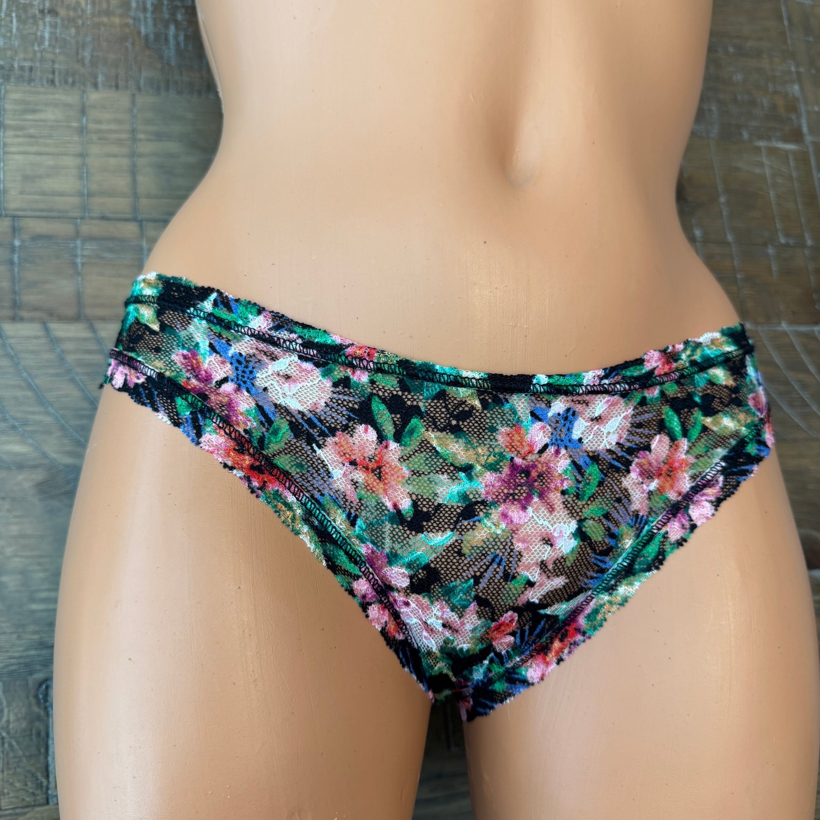 Victoria’s Secret Panty Size XS The Lacie Lace Bikini Panty Tropical Spring
