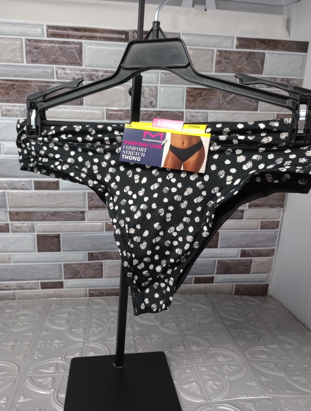 NWT Maidenform 3 Pair Everyday Luxe Sz. M/6 THONG Panties DM3TTH A13V