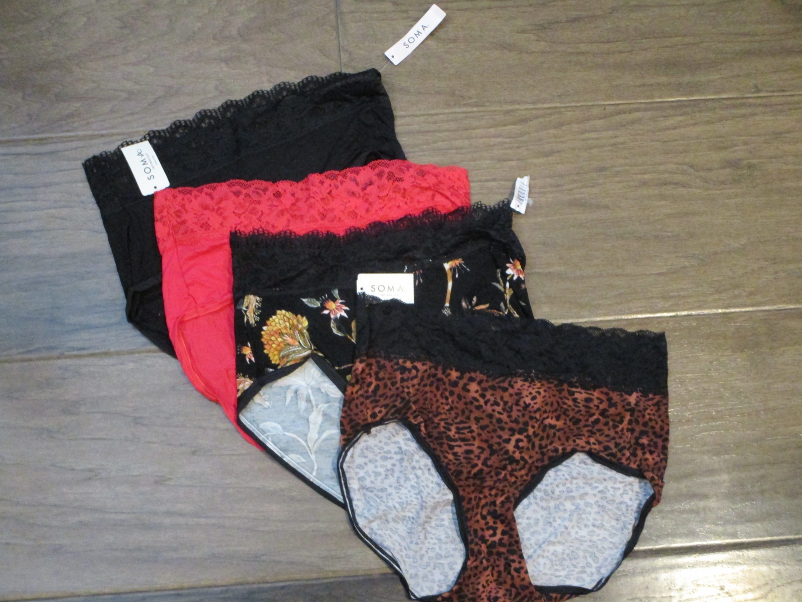 4-PACK SOMA EMBRACEABLE LACE BRIEF PANTIES IN BLACK/RED/ANIMAL SIZE MEDIUM