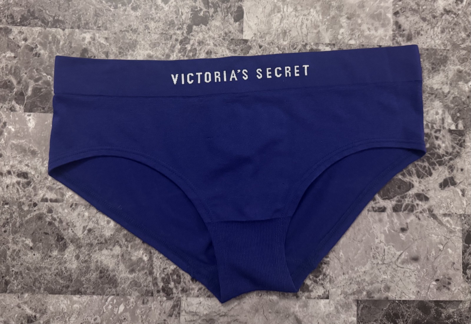 NWOT VICTORIA’S SECRET M ROYAL BLUE WHITE LOGO SEAMLESS RARE HIPHUGGER PANTIES